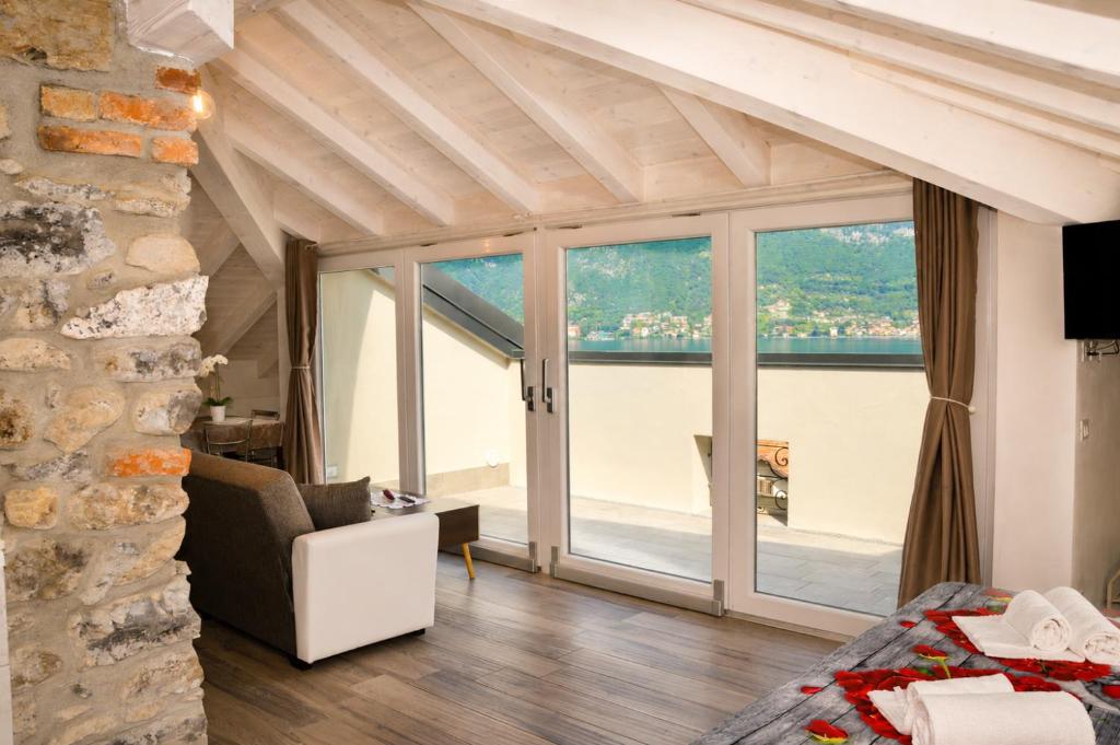 White suite - Jacuzzi, Swimming pool & Lake view - 5