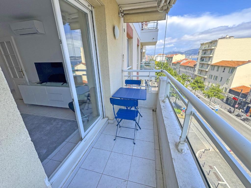Villa Melrose Sea View Retreat Close to Beach - 2