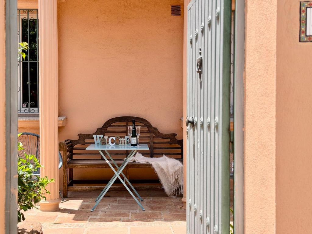 Charming Family Villa Close to Beach - 2