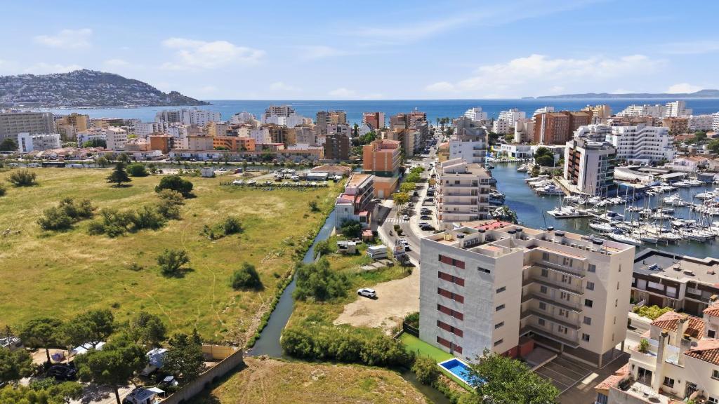 Apartamento ático con solárium a 5 min de la playa y vistas al mar - 1