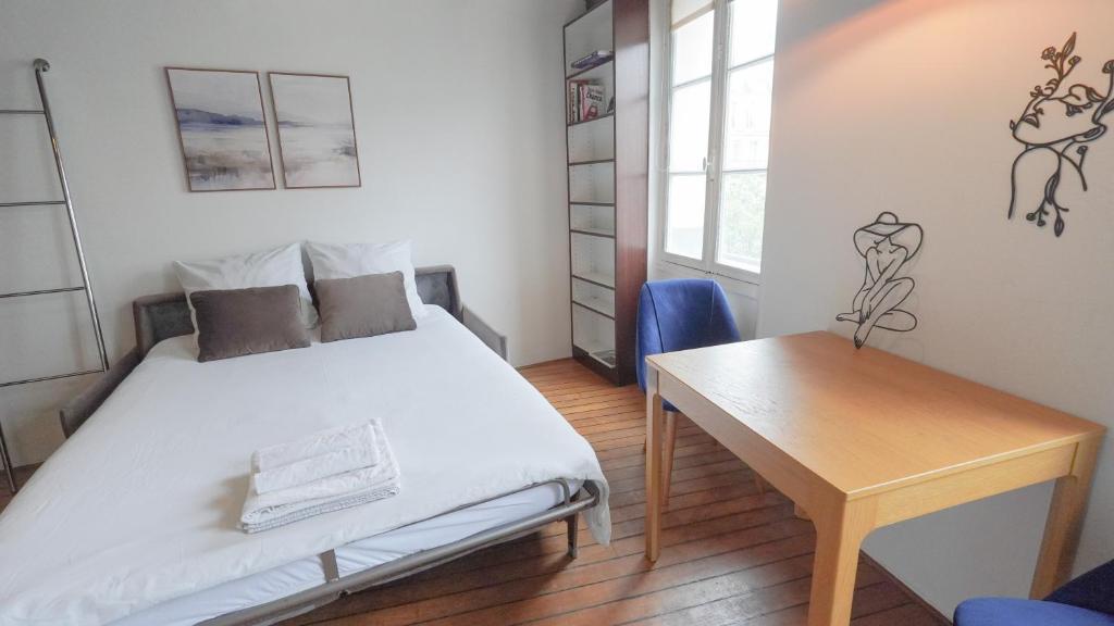 12 Cozy Studio in heart of Paris near Louvre & Metro - 4
