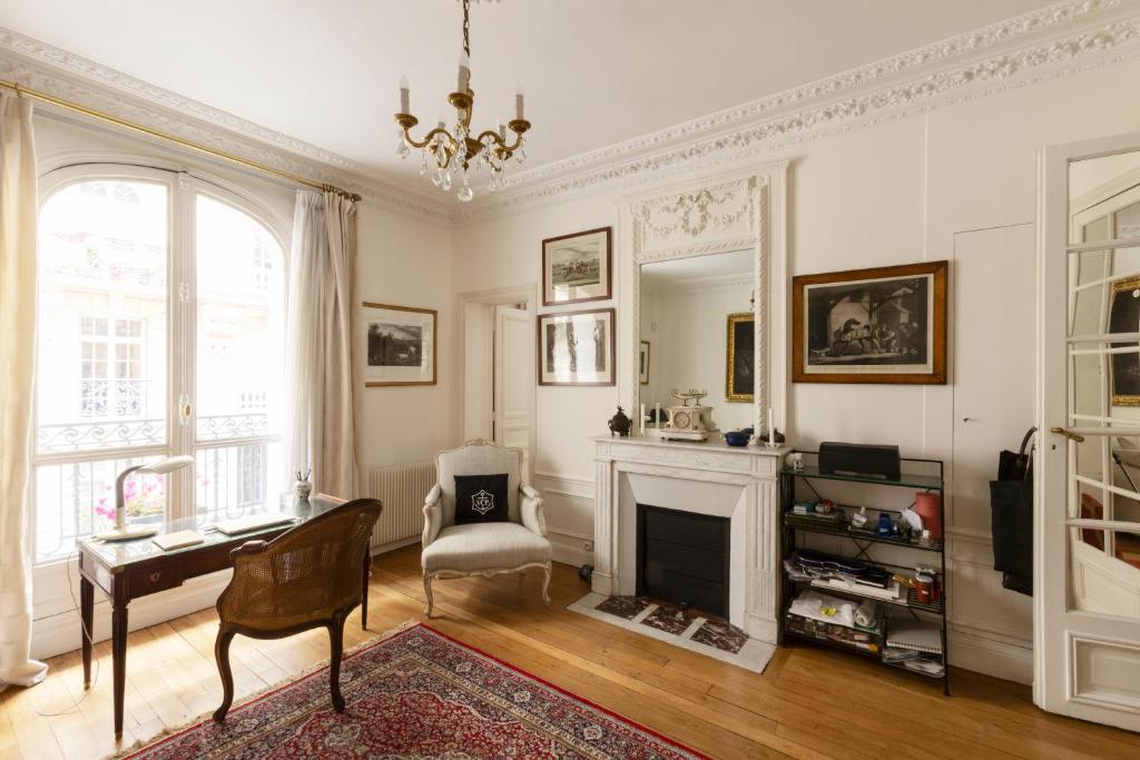 The Parisian Salon - 5
