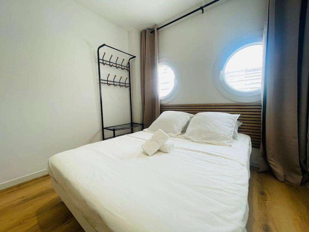Studio cosy avec piscine, port et plages à pied - 3