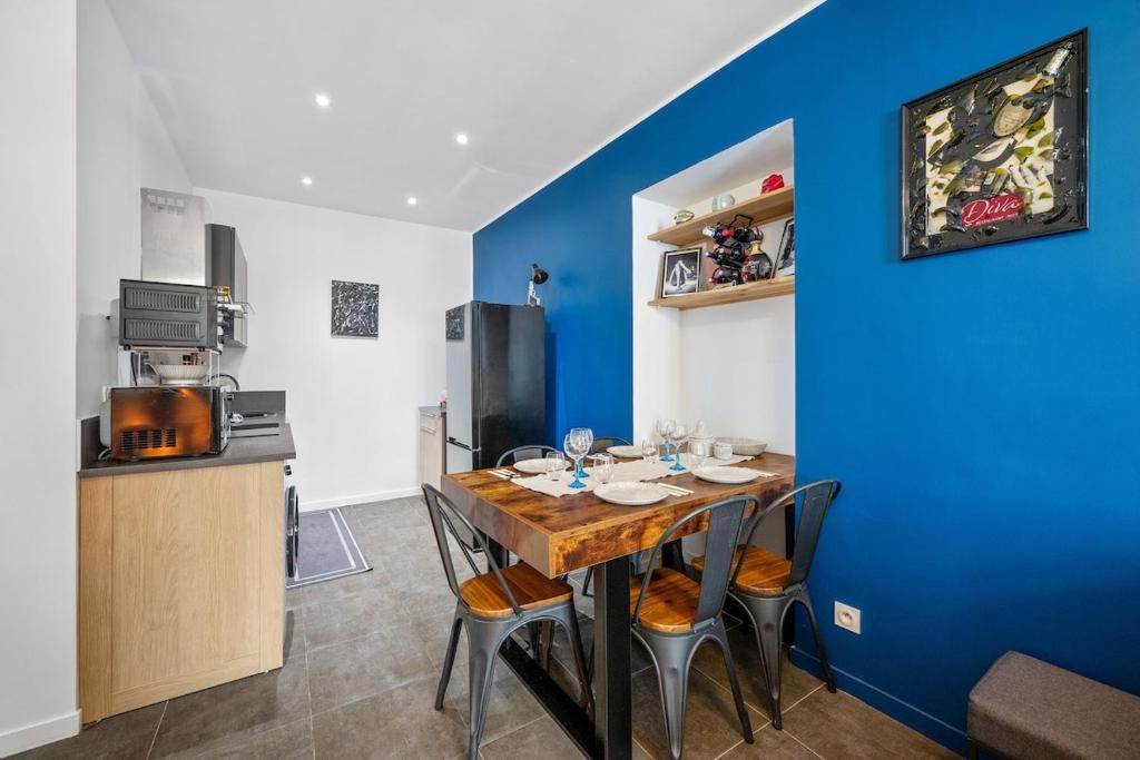 Port of Nice Sleeps 4 A C Renovated - 3