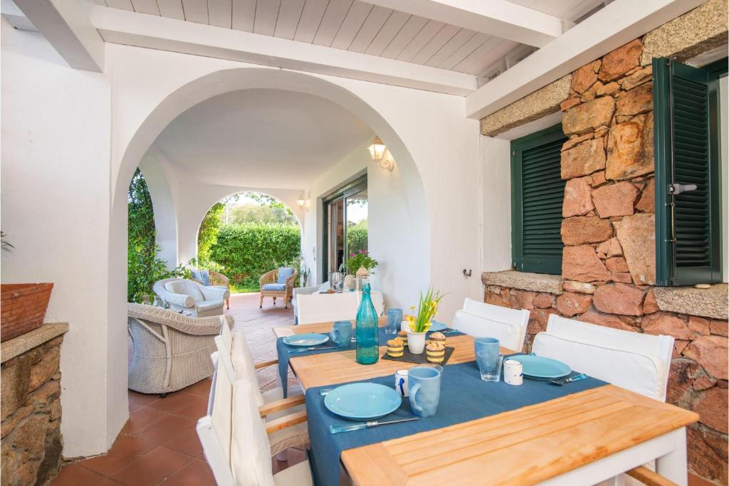 Number One With Shared Pool - Happy Rentals - 3