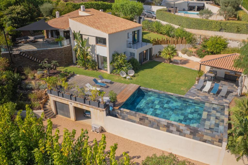 VILLA LAEWEEN By Terrys Homes - 2