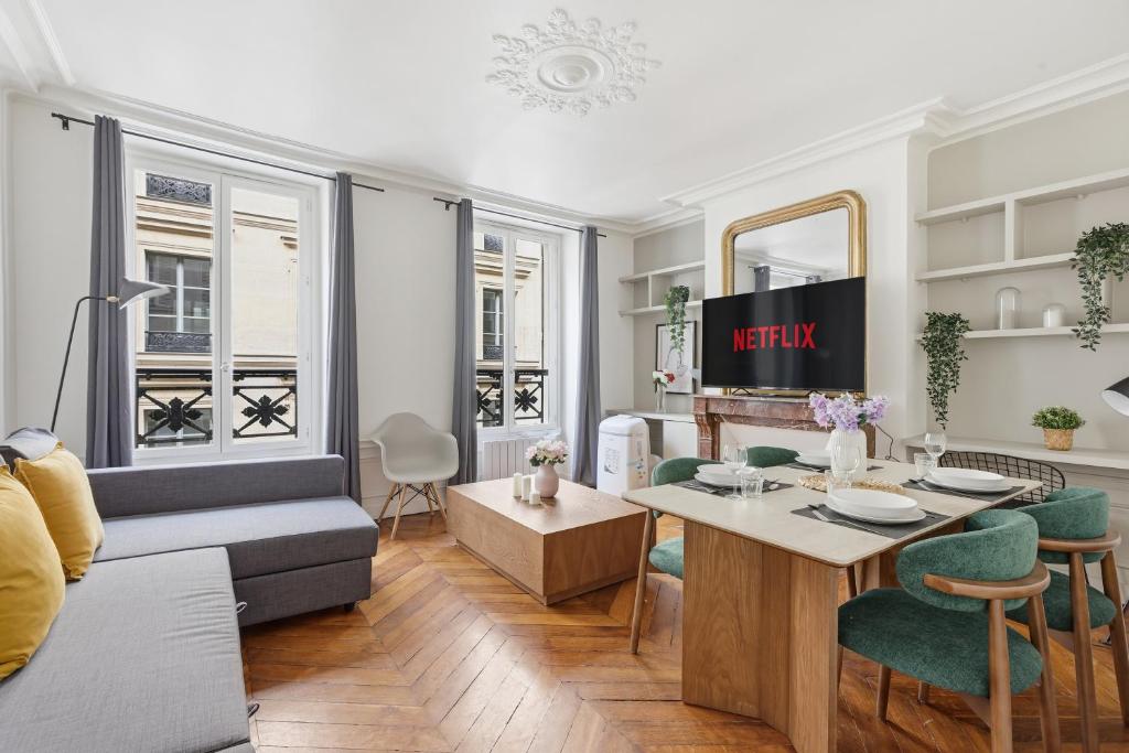 Sophisticated 1BR Near Opéra and Champs-Élysées - 1