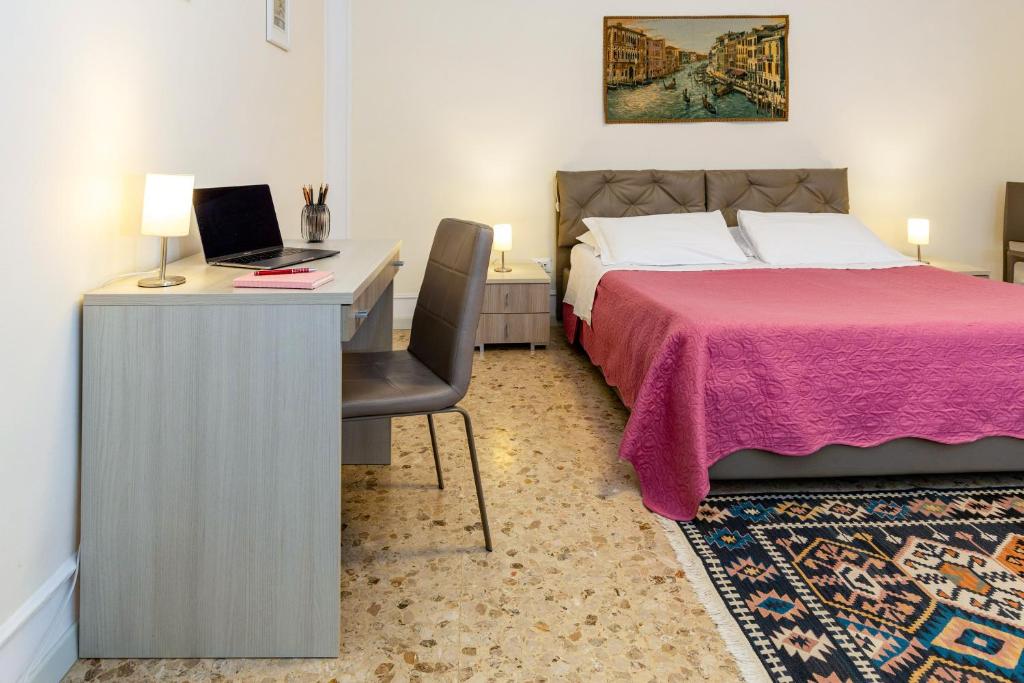 Cozy Quiet Venice Guglie Apartment - 5