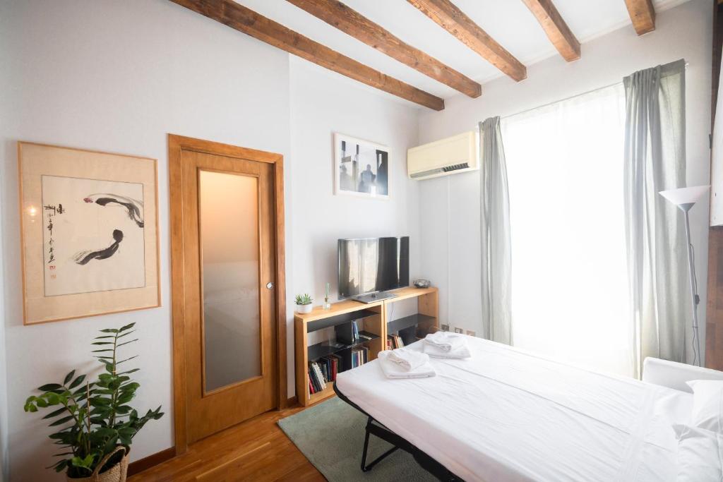 Elegant Navigli View Loft - 4