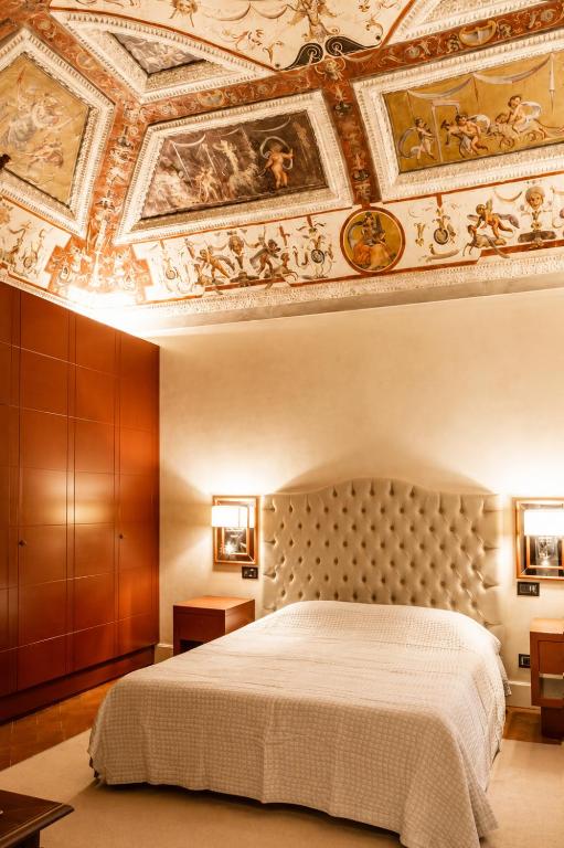 Luxury frescoed apartment in the center - 3