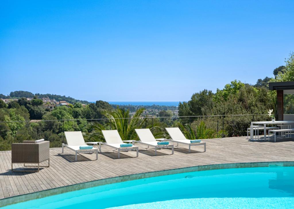 Grande Villa proche Sophia avec magnifique vue mer - 4