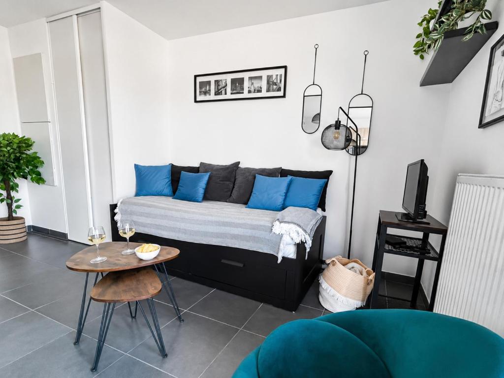 Studio, balcon, parking, commerces & transports - 3