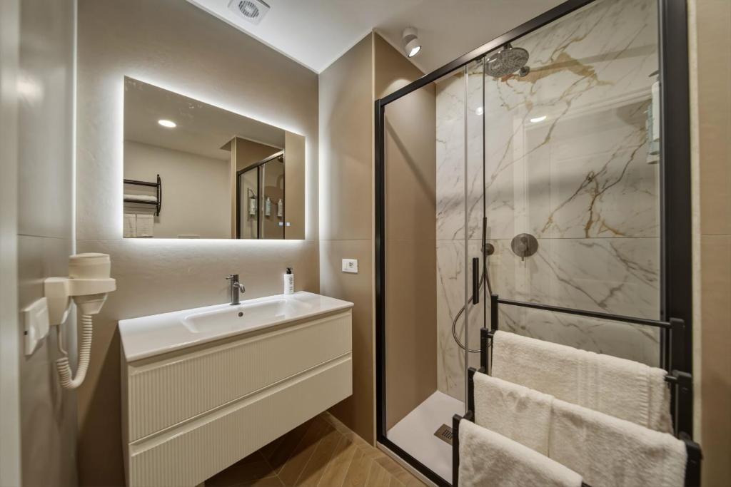 Alpha Domus 6 - White - 3
