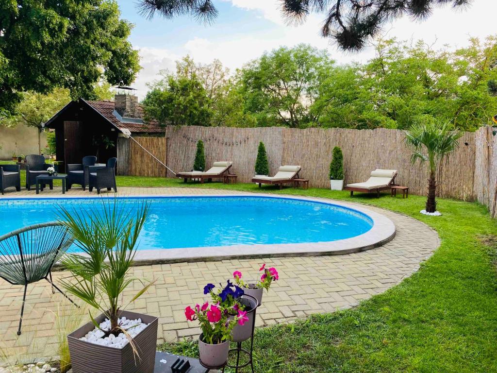 Pool House - 1