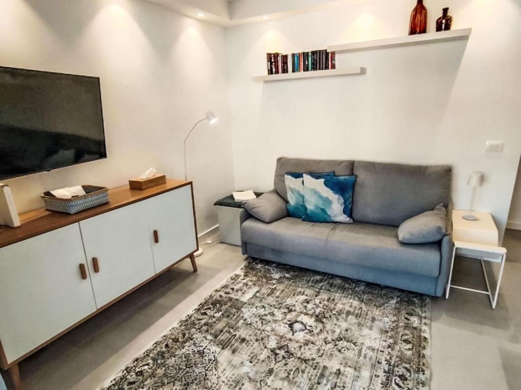Apartment ruhige- charmant renovierte Wohnung- Terrasse- P by Interhome - 1