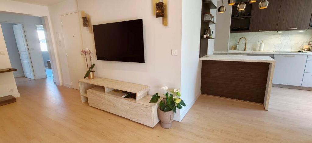 Apartment with terrace and private parking - 2