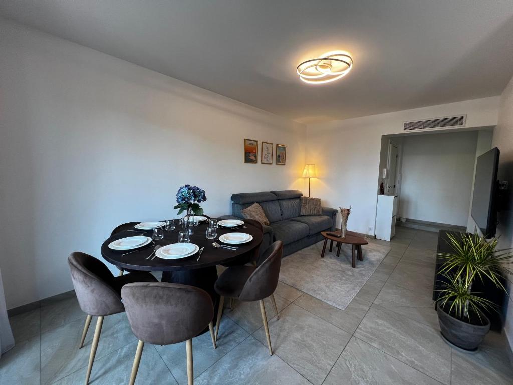 Appartement 2 Chambres - Terrasse, Parking Gratuit & Climatisation - 5