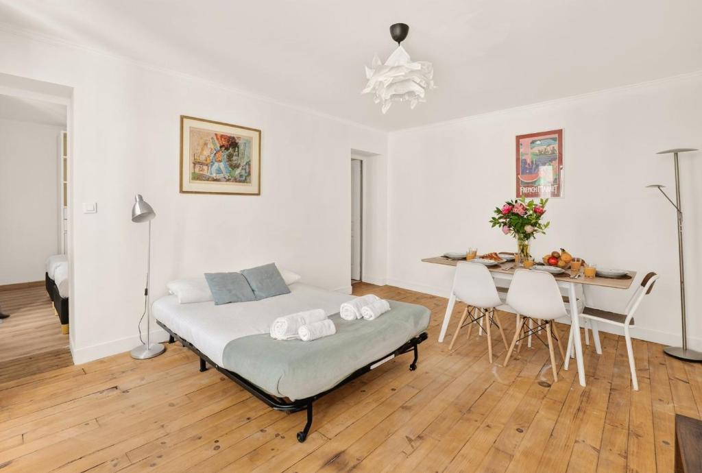 Bright & Peaceful 2BR in Paris 10th - 3