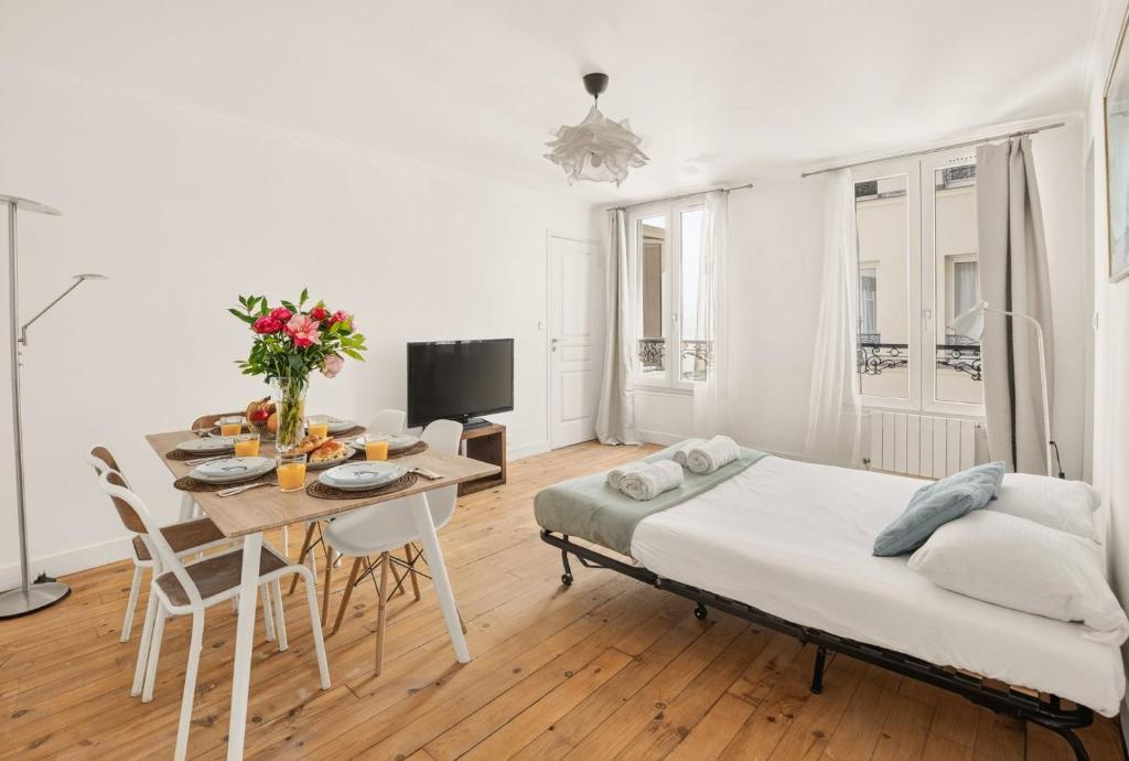Bright & Peaceful 2BR in Paris 10th - 4