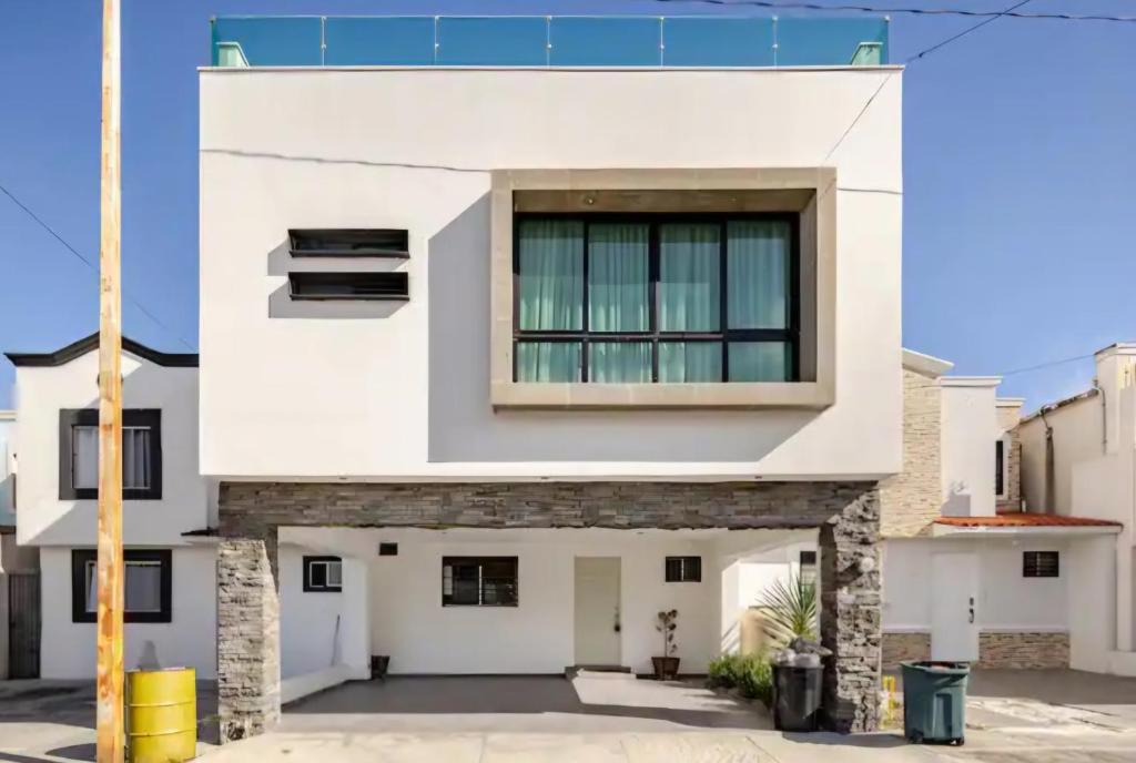 Casa en Apodaca Fracc Privado WiFi 6PPL con terraza a 10 min del Aeropuerto - 1