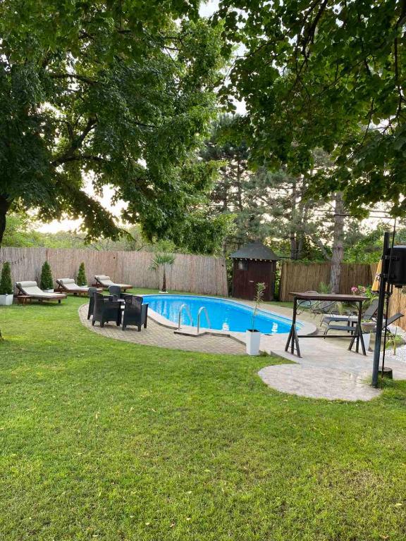 Pool House - 2