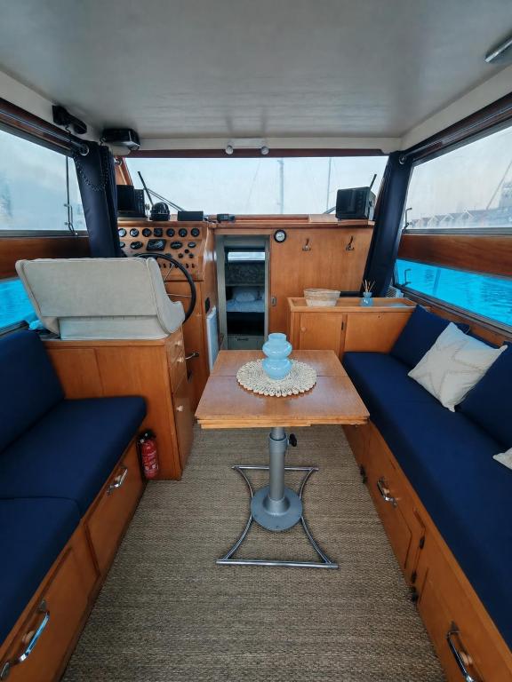 Nuit insolite dans un bateau - 1