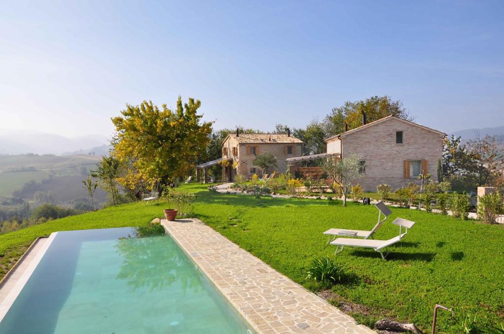 Borgo Farneto — Hotel in Serra de' Conti