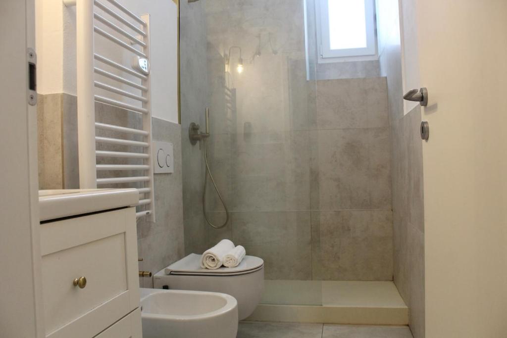 Ample 2-BR Space 1 min to Romolo M2 - 4