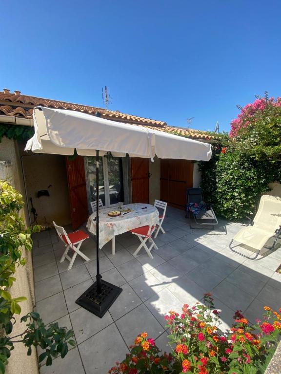 Maison de vacances, 4 à 5 couchages, cuisine séjour climatisé dans résidence avec piscine, les Jardins de Portiragnes, 500m de la mer, LRJP31 - 4