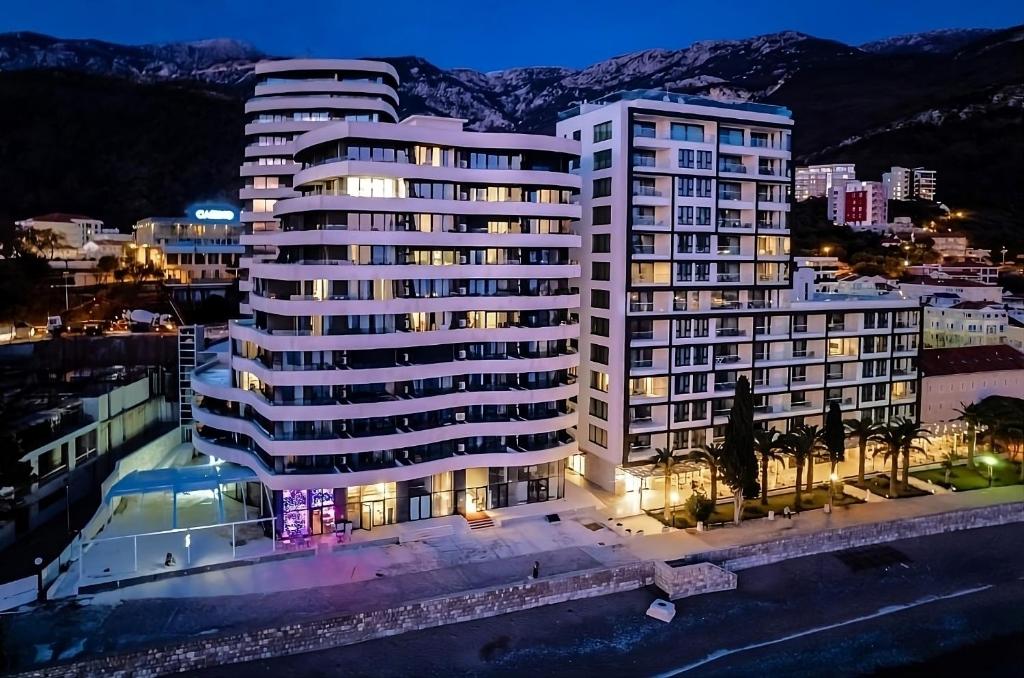 Azure Coast Deluxe Residence - Budva Seafront Living Suites - 1