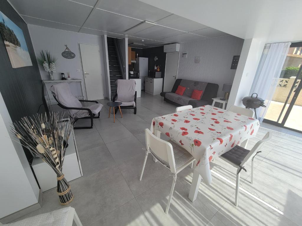 Belle villa de vacances climatisée, residence TAMARIS, wifi, 2 chambres 4 à 6 couchages, accès payant pour les piscines et animations , PORTIRAGNES PLAGE LRTAMA57 - 3