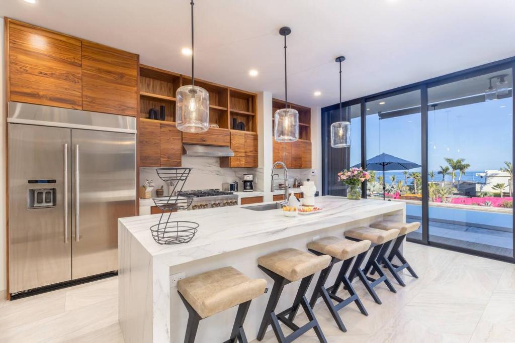 8BR Beach Estate, Pool, Hot Tub, 4 Villas - 4