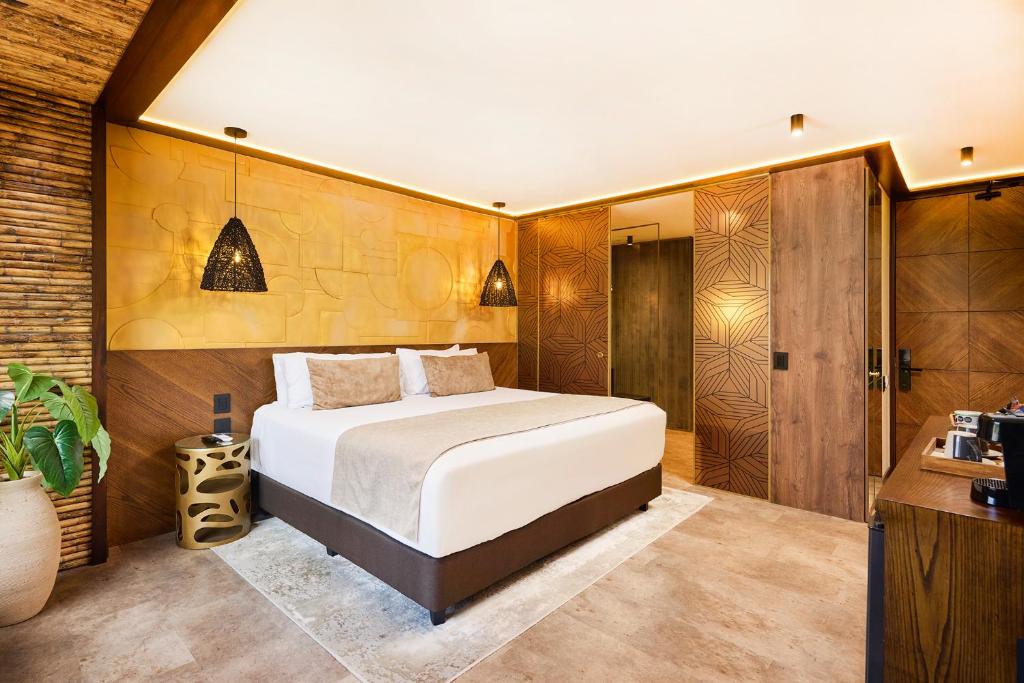 Golden Valley Hotel - 2