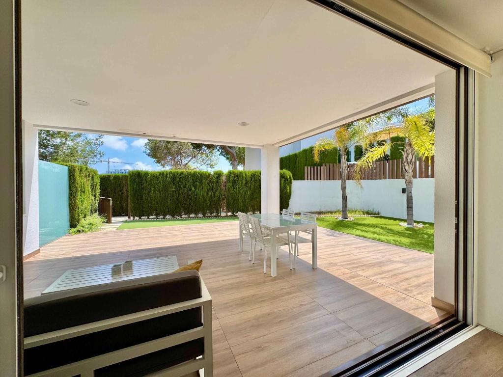 Acacia 1 Apt 33 - Ground Floor 2-Bed with Garden - 3