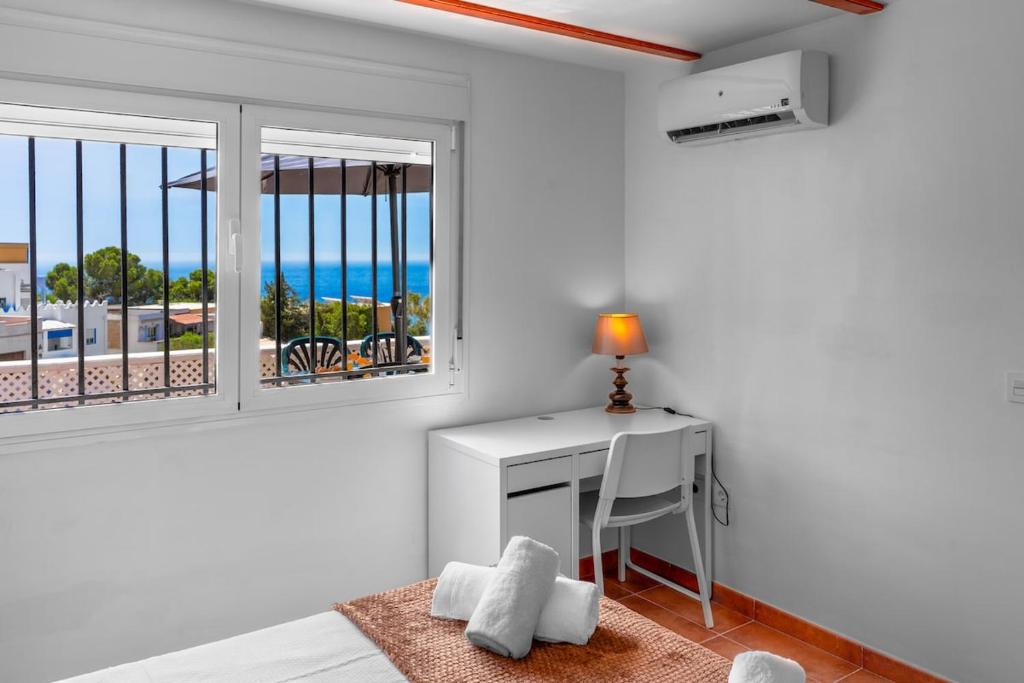 Golden Nest I Sea Views I 2 Homes I BBQ I AC - 4