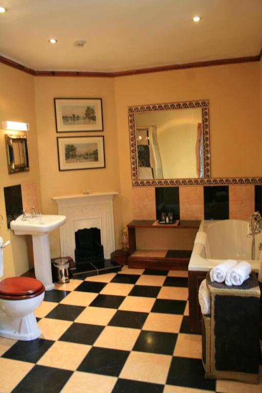 ジ オールド レジストリ ホーアス (The Old Registry Haworth) バスルーム（客室）