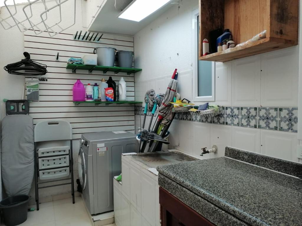 Amplia habitación con baño grande - 5