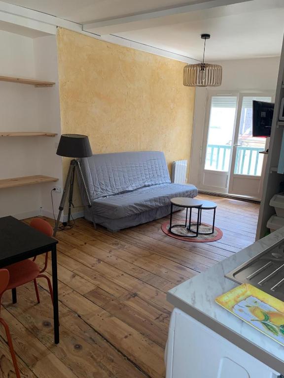 Appartement T2 Proche centre-ville, 2eme étage, balcon - 4