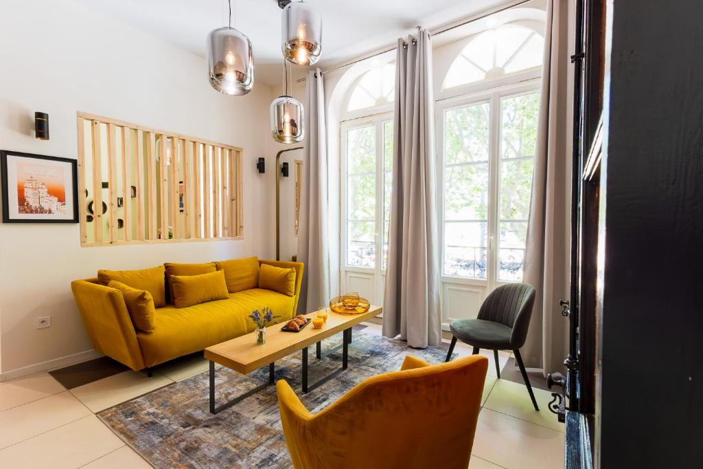 Le Riquet Haussmannien - Confort & Elégance - Climatisé - PLEIN COEUR BEZIERS - Proximité Commerces et Transports immédiat - TheWhiteGlove Services - OFFRE SPECIALE NOUVEL HEBERGEMENT - 5