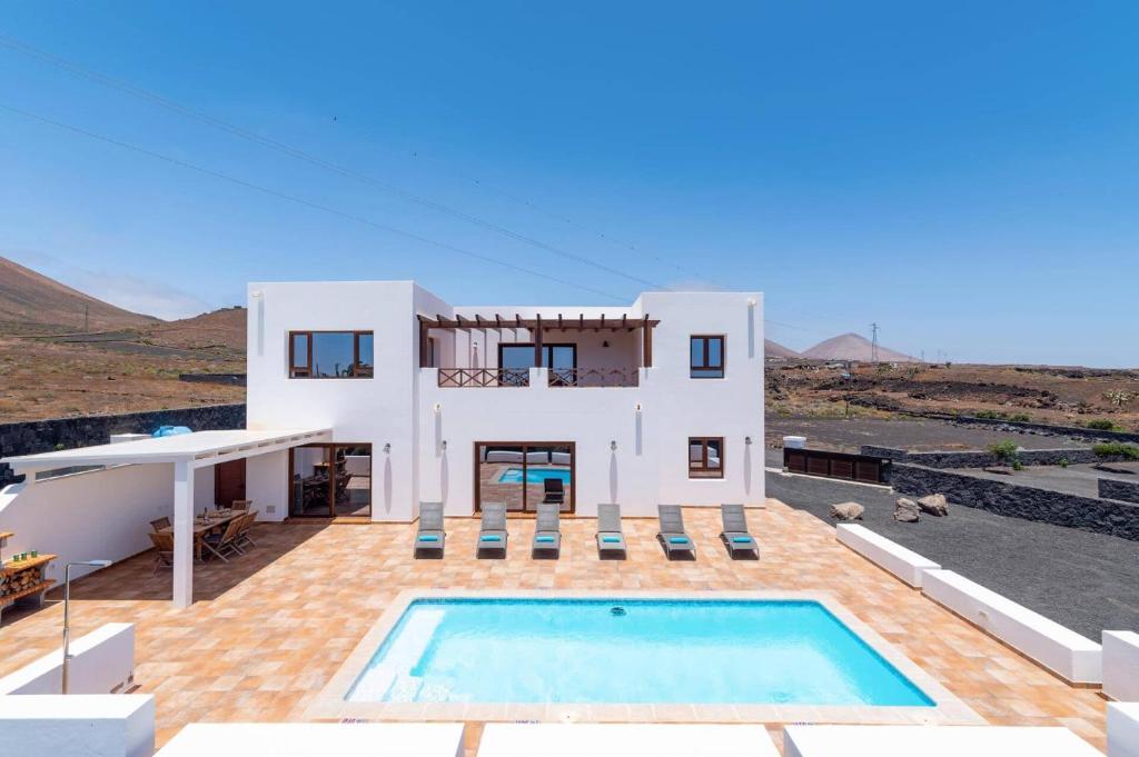 Villa Medio Panuelo by Villa Plus - 2