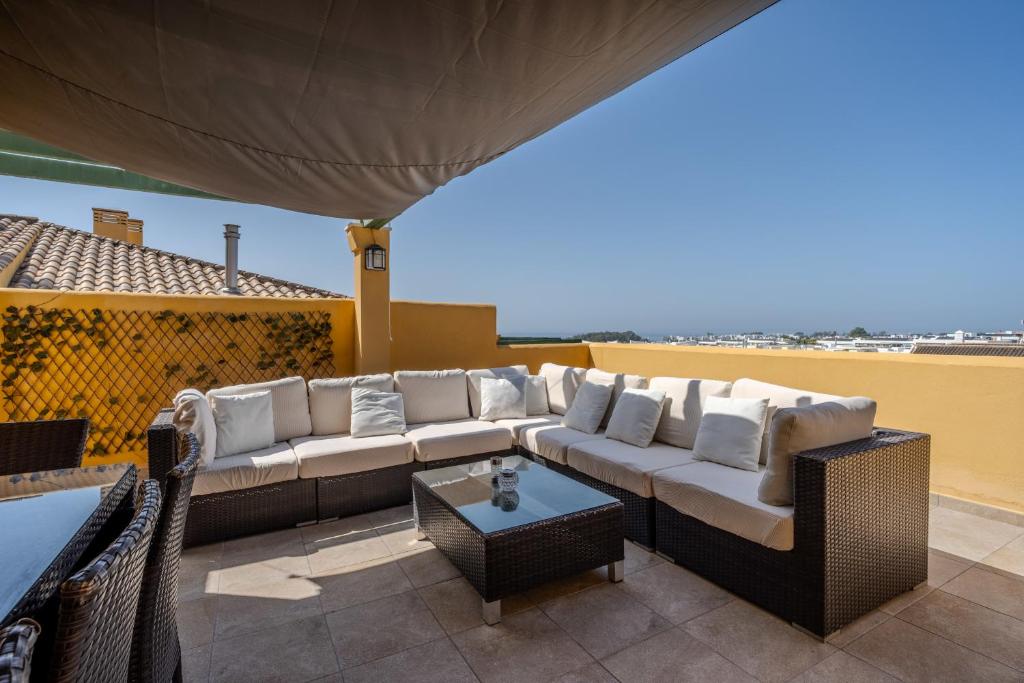 ADB352 - Penthouse Walk to Beach Town - 2
