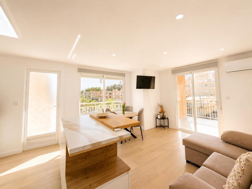 Blue Peak Apartment: Diseño Junto al Mar - 1