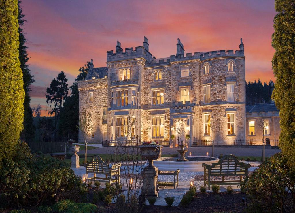 Crossbasket Castle — Hotel in Glasgow