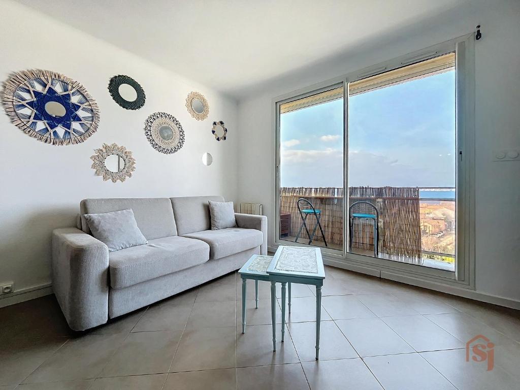 Sea view - Balcony - Beach - Free parking - 1