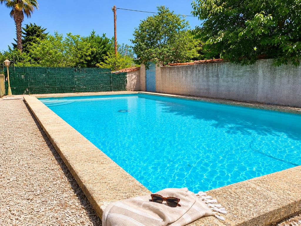 Grande maison familiale avec piscine et jardin - 3