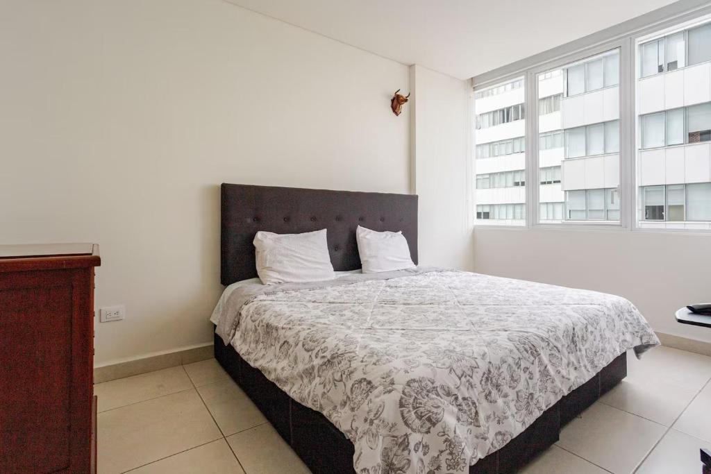 Recámara Baño Vestidor en Residencial con Alberca - 1