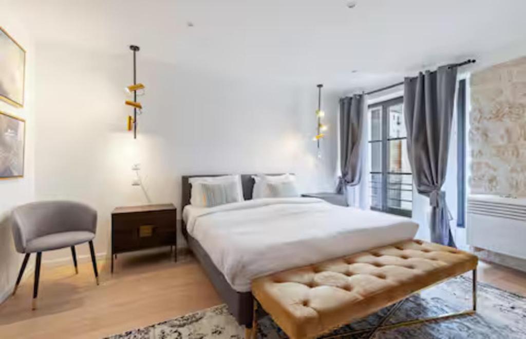 Stunning 2 Bedroom Apartment - 4