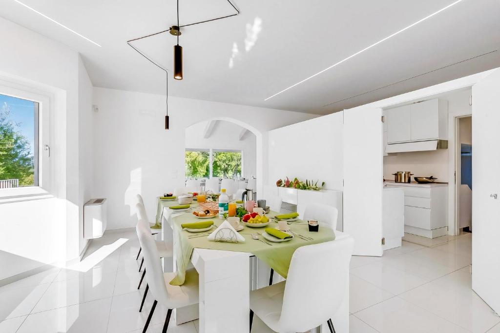 Villa Chimera White 16 with Pool & Gym - 5