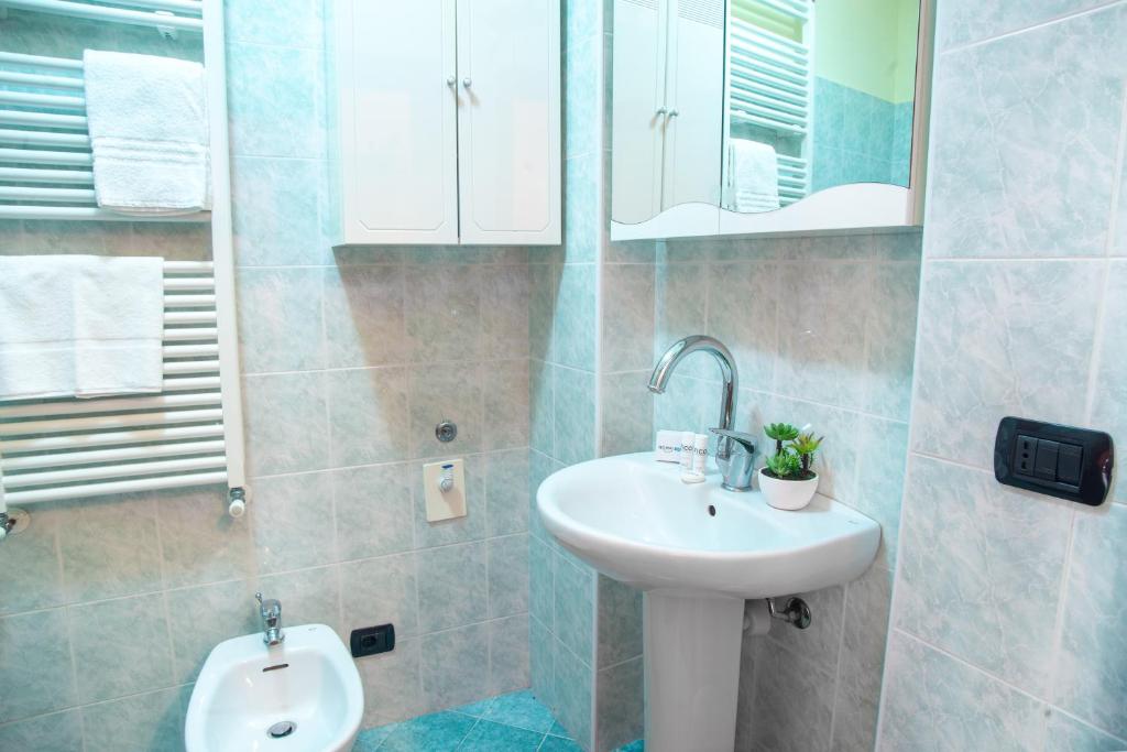 La Perla, Walk to Casino & Old Town - Happy Rentals - 5