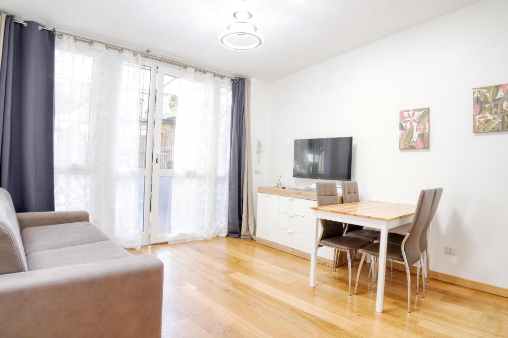 Modern Apartment with Private Patio near Navigli & Bocconi - 4